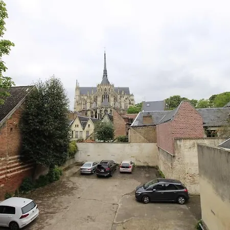 T2 Vue Sur Cathedrale Apartment *